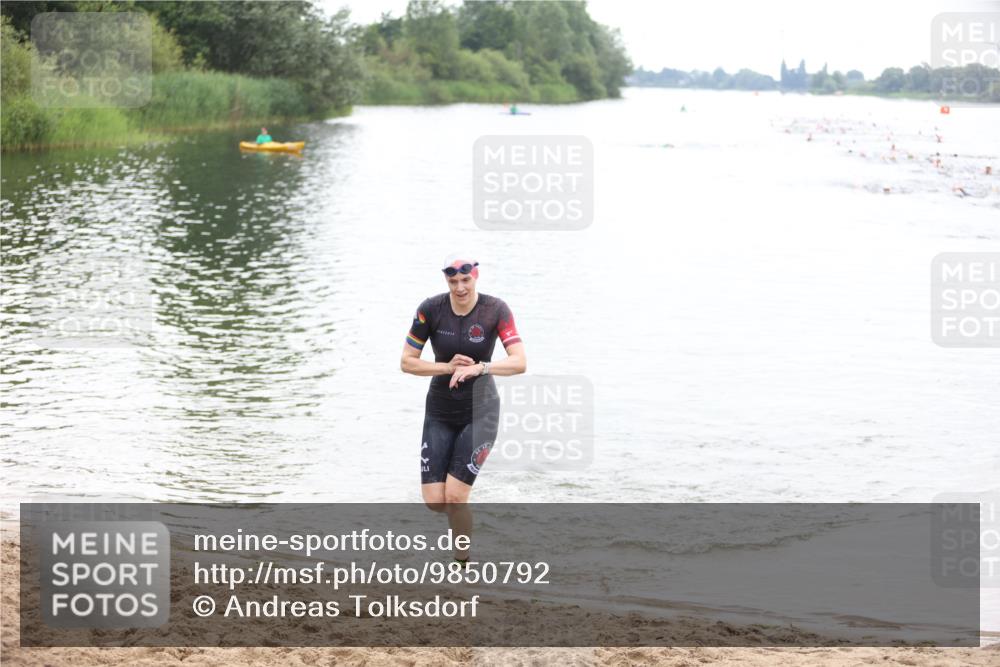 21.06.2026 - 29. Vierlanden-Triathlon Andreas Tolksdorf http://msf.ph/oto/9850792 21.06.2026 10:16:01 Schwimmen 587 meine-sportfotos.de