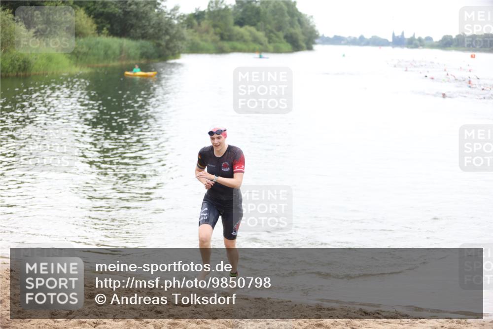 21.06.2026 - 29. Vierlanden-Triathlon Andreas Tolksdorf http://msf.ph/oto/9850798 21.06.2026 10:16:02 Schwimmen 587 meine-sportfotos.de