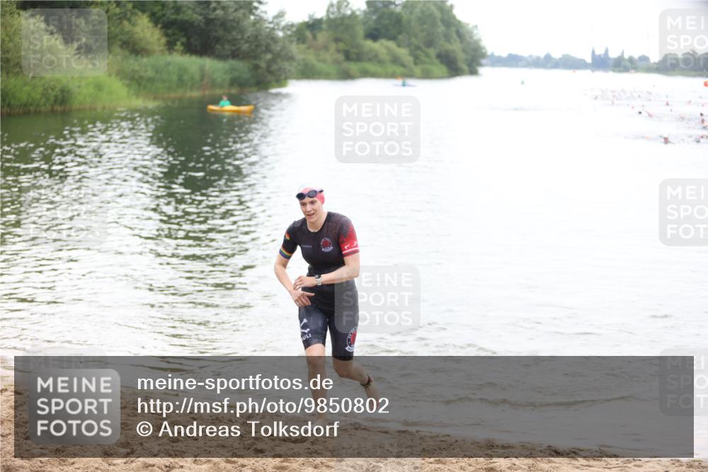 21.06.2026 - 29. Vierlanden-Triathlon Andreas Tolksdorf http://msf.ph/oto/9850802 21.06.2026 10:16:02 Schwimmen 587 meine-sportfotos.de