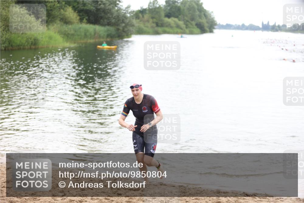 21.06.2026 - 29. Vierlanden-Triathlon Andreas Tolksdorf http://msf.ph/oto/9850804 21.06.2026 10:16:02 Schwimmen 587 meine-sportfotos.de