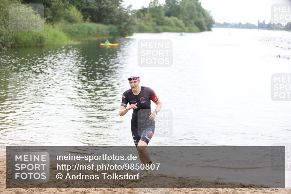 21.06.2026 - 29. Vierlanden-Triathlon Andreas Tolksdorf http://msf.ph/oto/9850807 21.06.2026 10:16:02 Schwimmen 587 meine-sportfotos.de