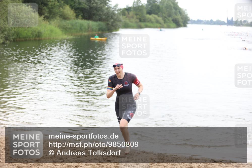 21.06.2026 - 29. Vierlanden-Triathlon Andreas Tolksdorf http://msf.ph/oto/9850809 21.06.2026 10:16:02 Schwimmen 587 meine-sportfotos.de