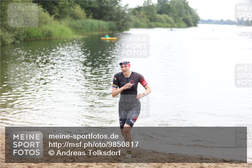 21.06.2026 - 29. Vierlanden-Triathlon Andreas Tolksdorf http://msf.ph/oto/9850817 21.06.2026 10:16:02 Schwimmen 587 meine-sportfotos.de