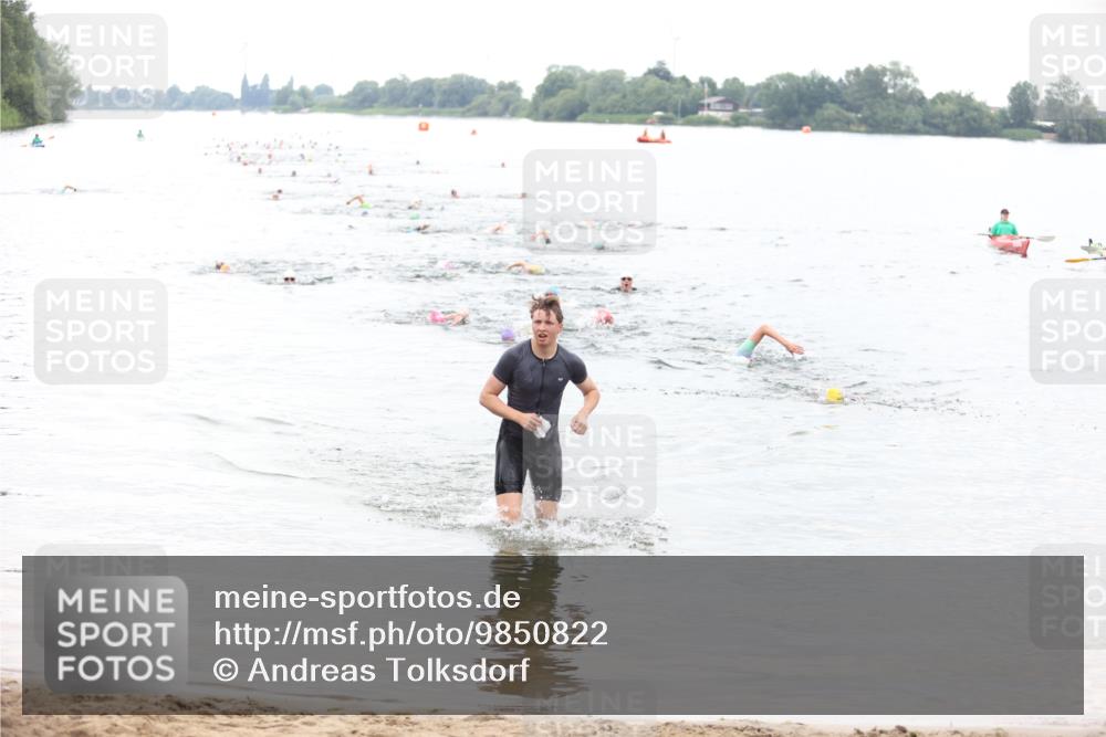 21.06.2026 - 29. Vierlanden-Triathlon Andreas Tolksdorf http://msf.ph/oto/9850822 21.06.2026 10:16:25 Schwimmen 383, 384, 441, 540 meine-sportfotos.de