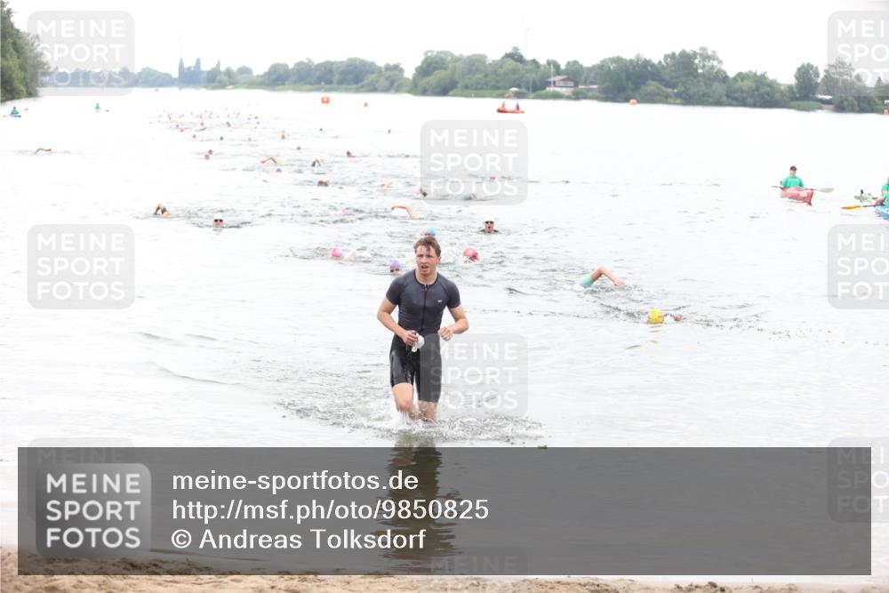 21.06.2026 - 29. Vierlanden-Triathlon Andreas Tolksdorf http://msf.ph/oto/9850825 21.06.2026 10:16:25 Schwimmen 383, 384, 441, 540 meine-sportfotos.de