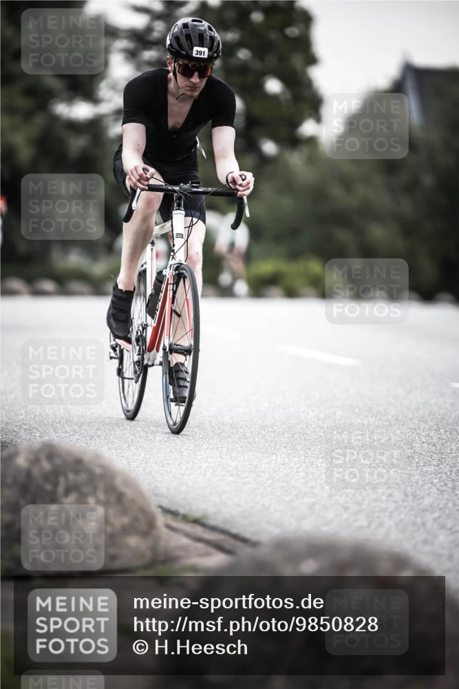 21.06.2026 - 29. Vierlanden-Triathlon H.Heesch http://msf.ph/oto/9850828 21.06.2026 10:27:24 Radfahren 10, 223, 298, 339, 378, 385, 391, 513, 563 meine-sportfotos.de