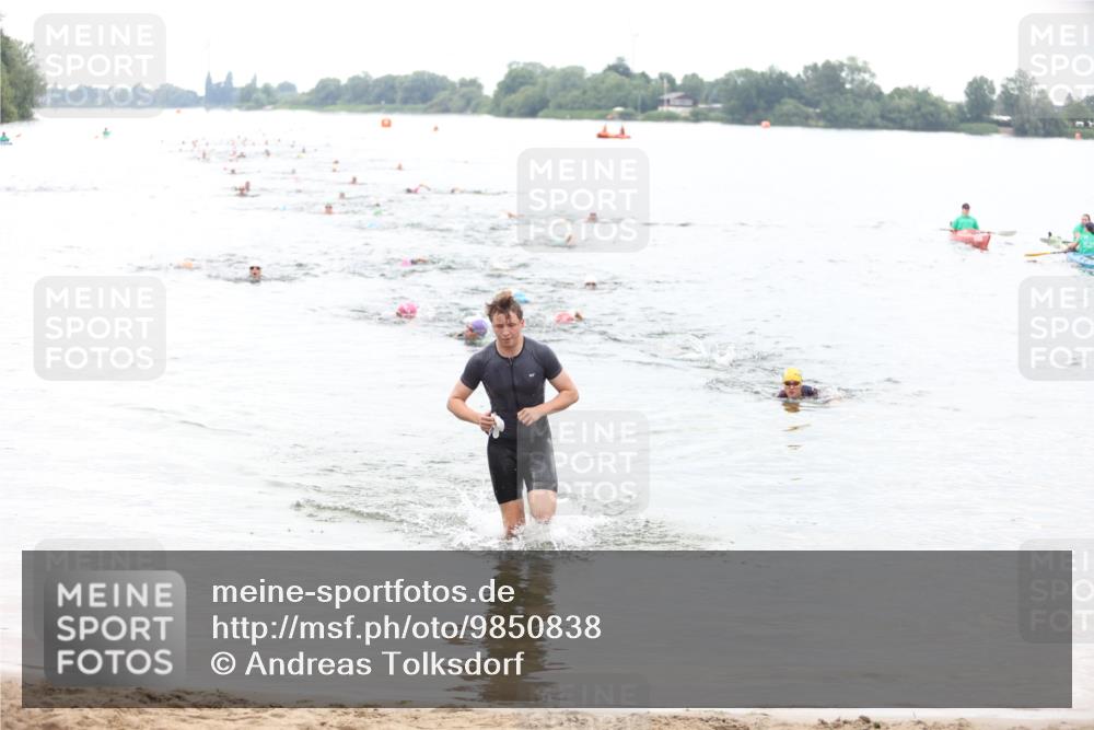 21.06.2026 - 29. Vierlanden-Triathlon Andreas Tolksdorf http://msf.ph/oto/9850838 21.06.2026 10:16:25 Schwimmen 383, 384, 441, 540 meine-sportfotos.de