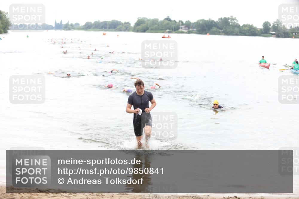 21.06.2026 - 29. Vierlanden-Triathlon Andreas Tolksdorf http://msf.ph/oto/9850841 21.06.2026 10:16:25 Schwimmen 383, 384, 441, 540 meine-sportfotos.de