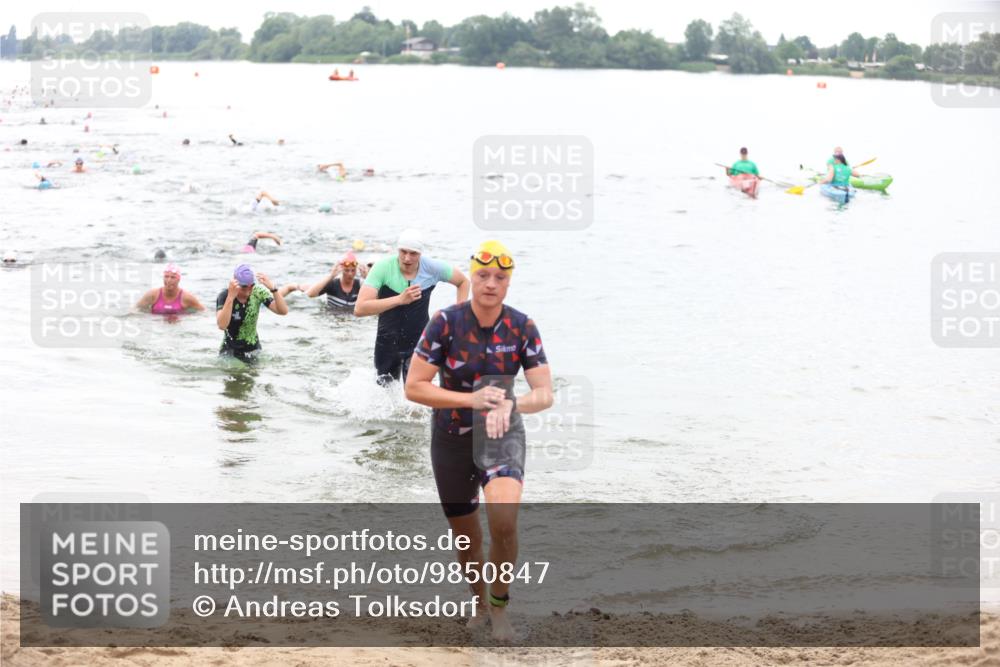21.06.2026 - 29. Vierlanden-Triathlon Andreas Tolksdorf http://msf.ph/oto/9850847 21.06.2026 10:16:35 Schwimmen 384, 441, 540, 577, 604, 622 meine-sportfotos.de