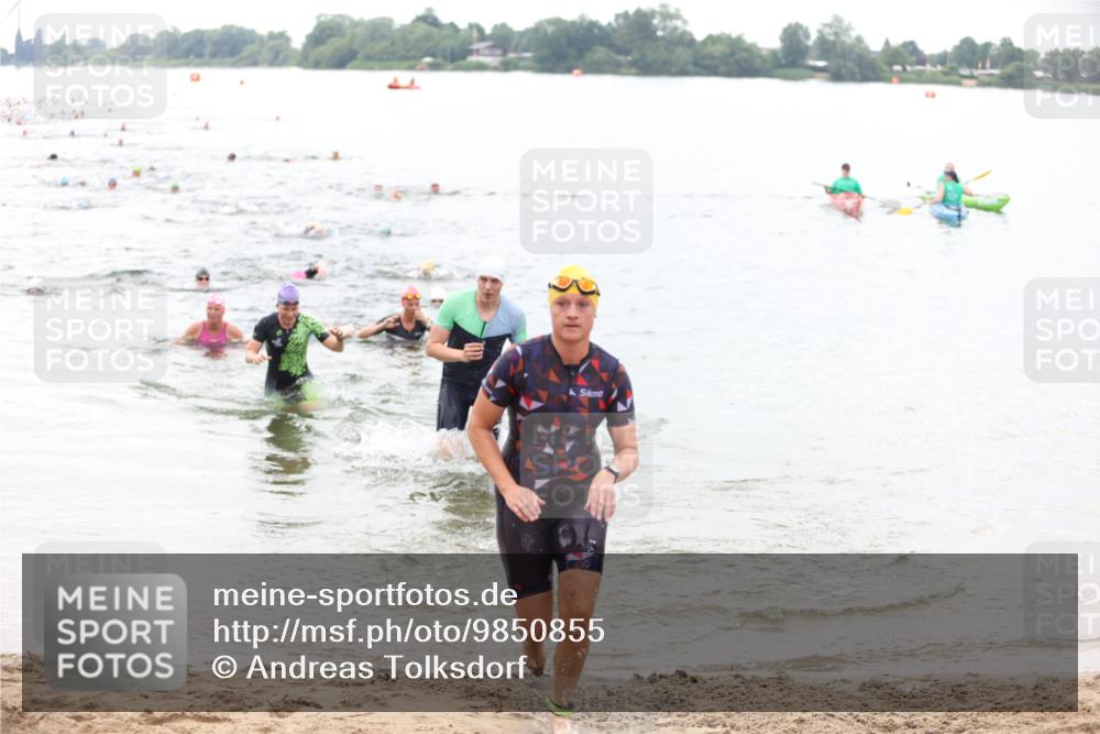 21.06.2026 - 29. Vierlanden-Triathlon Andreas Tolksdorf http://msf.ph/oto/9850855 21.06.2026 10:16:35 Schwimmen 384, 441, 540, 577, 604, 622 meine-sportfotos.de