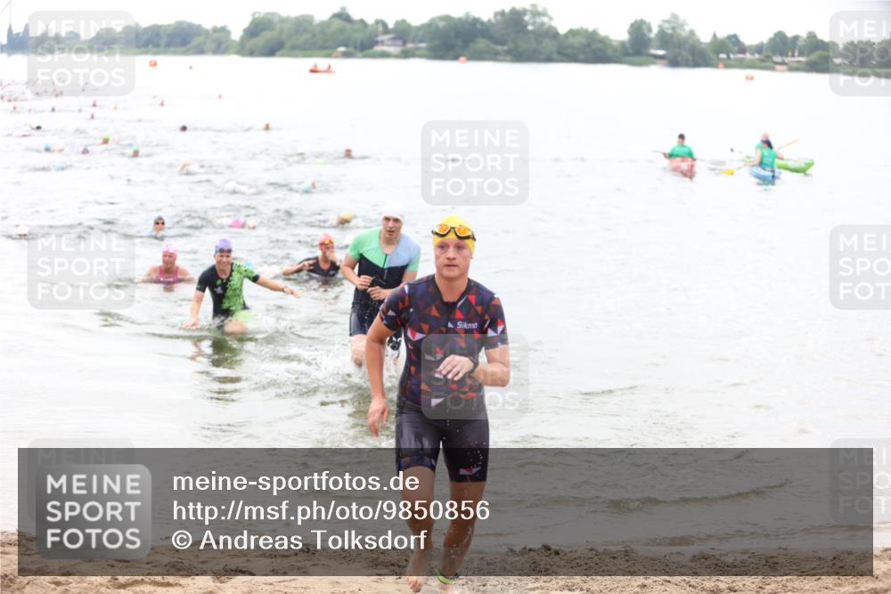 21.06.2026 - 29. Vierlanden-Triathlon Andreas Tolksdorf http://msf.ph/oto/9850856 21.06.2026 10:16:35 Schwimmen 384, 441, 540, 577, 604, 622 meine-sportfotos.de