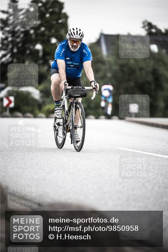 21.06.2026 - 29. Vierlanden-Triathlon H.Heesch http://msf.ph/oto/9850958 21.06.2026 10:27:48 Radfahren 272, 515, 615 meine-sportfotos.de