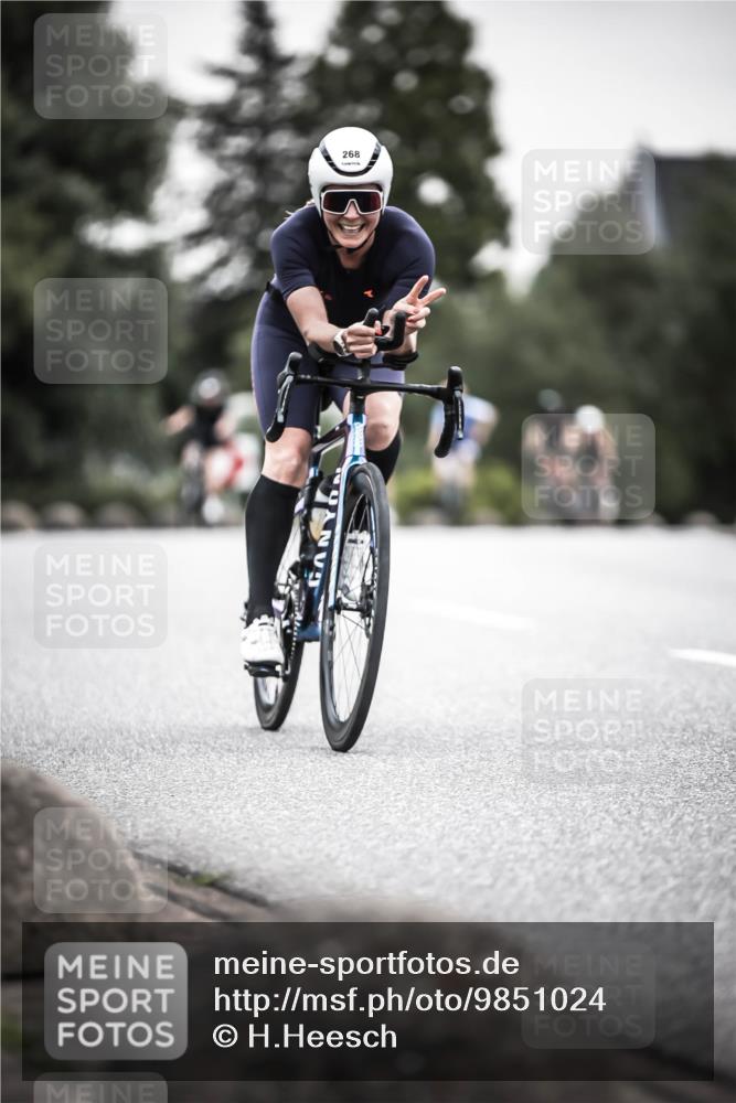 21.06.2026 - 29. Vierlanden-Triathlon H.Heesch http://msf.ph/oto/9851024 21.06.2026 10:28:14 Radfahren 21, 233, 267, 268, 368, 538, 575 meine-sportfotos.de