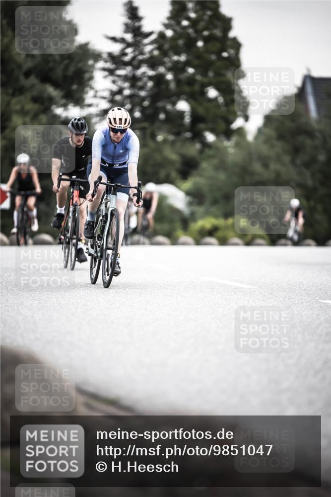 21.06.2026 - 29. Vierlanden-Triathlon H.Heesch http://msf.ph/oto/9851047 21.06.2026 10:28:19 Radfahren 79, 368, 538, 567, 574, 575, 582, 590 meine-sportfotos.de