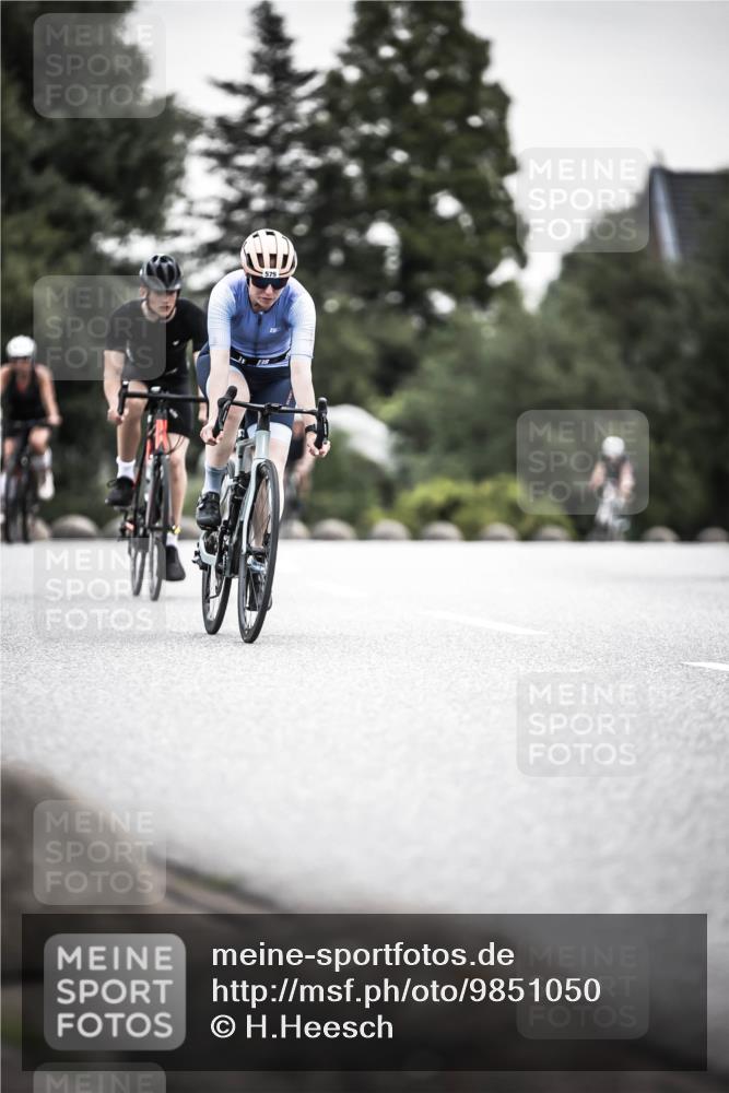21.06.2026 - 29. Vierlanden-Triathlon H.Heesch http://msf.ph/oto/9851050 21.06.2026 10:28:20 Radfahren 4, 79, 368, 538, 567, 574, 575, 582, 590, 608 meine-sportfotos.de