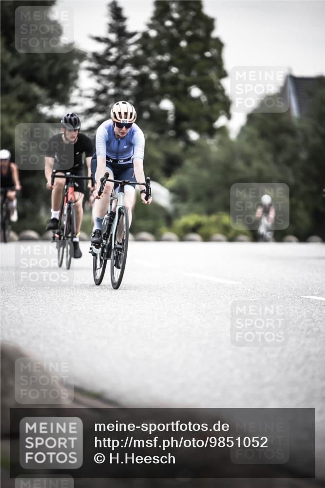 21.06.2026 - 29. Vierlanden-Triathlon H.Heesch http://msf.ph/oto/9851052 21.06.2026 10:28:20 Radfahren 4, 79, 368, 538, 567, 574, 575, 582, 590, 608 meine-sportfotos.de