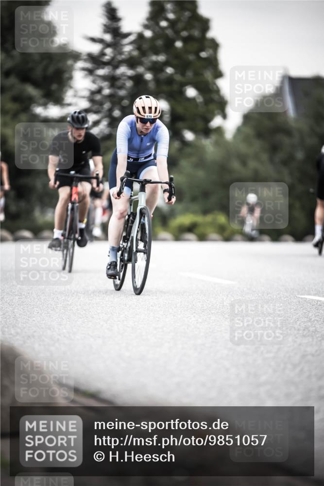 21.06.2026 - 29. Vierlanden-Triathlon H.Heesch http://msf.ph/oto/9851057 21.06.2026 10:28:20 Radfahren 4, 79, 368, 538, 567, 574, 575, 582, 590, 608 meine-sportfotos.de