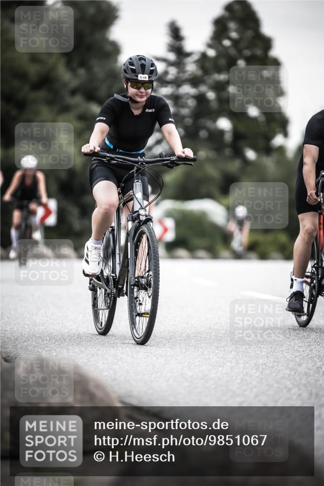 21.06.2026 - 29. Vierlanden-Triathlon H.Heesch http://msf.ph/oto/9851067 21.06.2026 10:28:21 Radfahren 4, 79, 368, 481, 538, 567, 574, 575, 582, 590, 608 meine-sportfotos.de