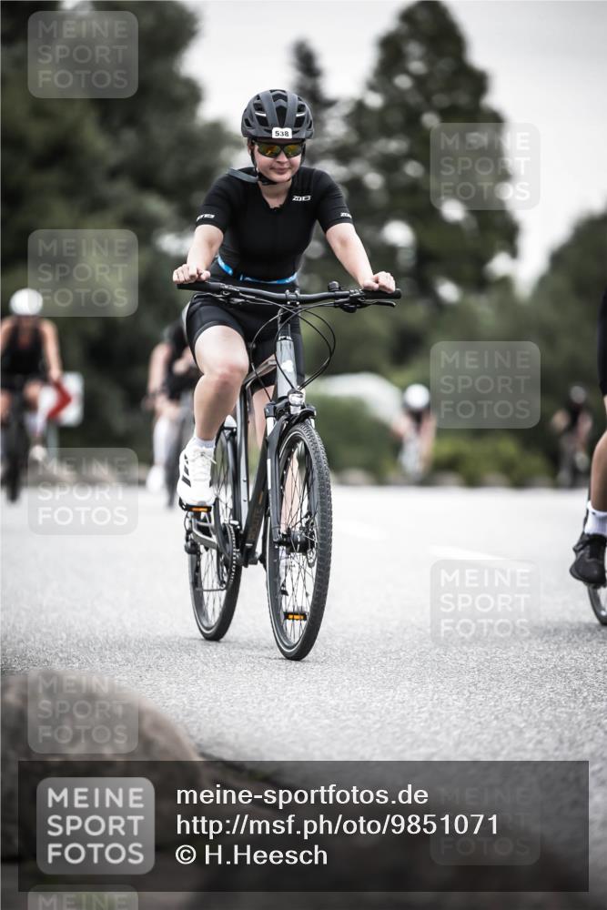21.06.2026 - 29. Vierlanden-Triathlon H.Heesch http://msf.ph/oto/9851071 21.06.2026 10:28:21 Radfahren 4, 79, 368, 481, 538, 567, 574, 575, 582, 590, 608 meine-sportfotos.de