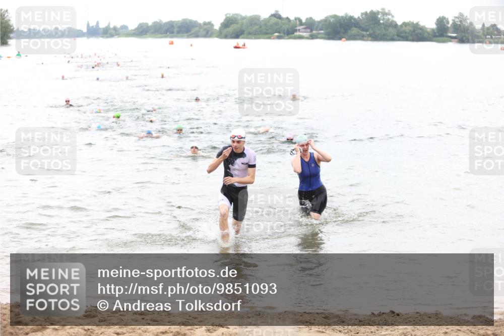 21.06.2026 - 29. Vierlanden-Triathlon Andreas Tolksdorf http://msf.ph/oto/9851093 21.06.2026 10:16:57 Schwimmen 374, 480, 485, 515, 536, 538 meine-sportfotos.de
