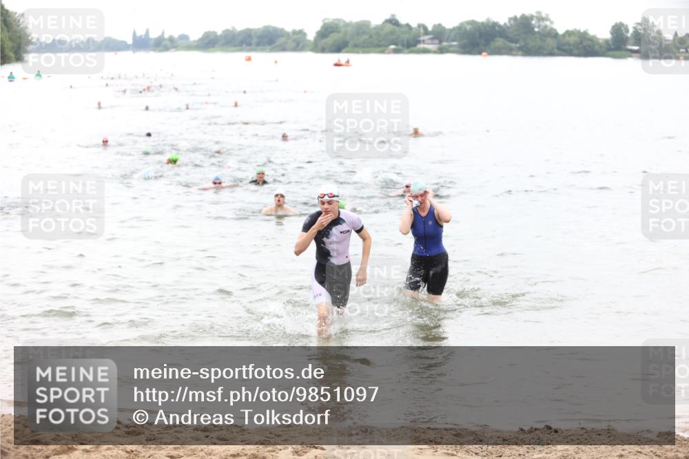 21.06.2026 - 29. Vierlanden-Triathlon Andreas Tolksdorf http://msf.ph/oto/9851097 21.06.2026 10:16:57 Schwimmen 374, 480, 485, 515, 536, 538 meine-sportfotos.de