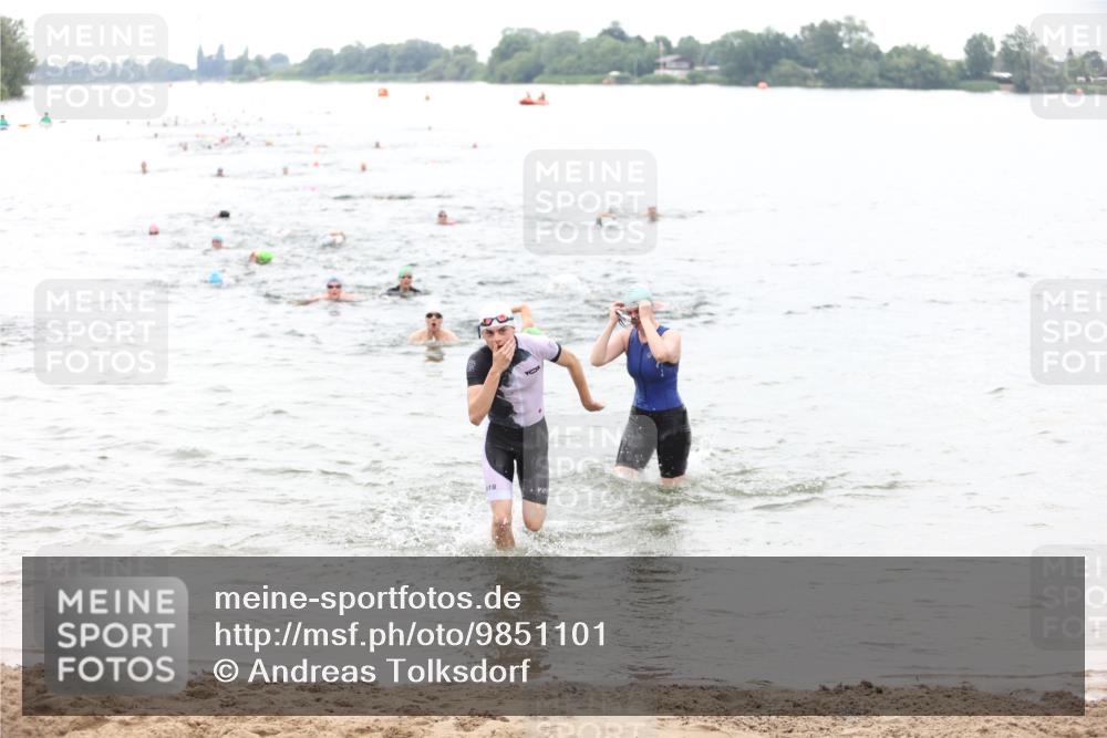 21.06.2026 - 29. Vierlanden-Triathlon Andreas Tolksdorf http://msf.ph/oto/9851101 21.06.2026 10:16:57 Schwimmen 374, 480, 485, 515, 536, 538 meine-sportfotos.de