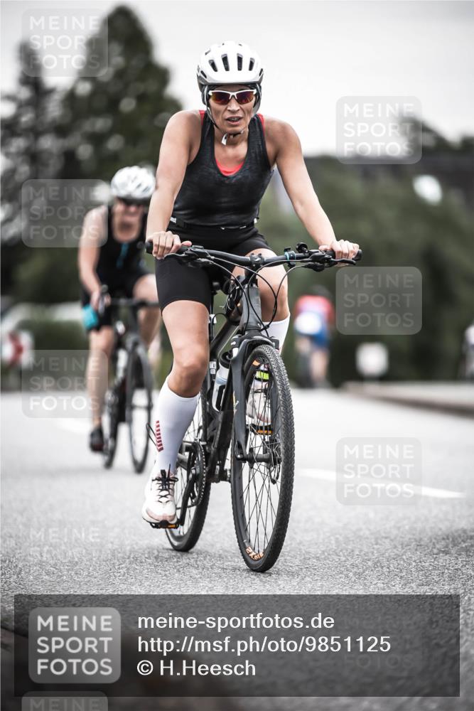 21.06.2026 - 29. Vierlanden-Triathlon H.Heesch http://msf.ph/oto/9851125 21.06.2026 10:28:25 Radfahren 4, 51, 55, 61, 78, 79, 106, 197, 368, 481, 538, 561, 567, 574, 582, 590, 606, 608, 616 meine-sportfotos.de