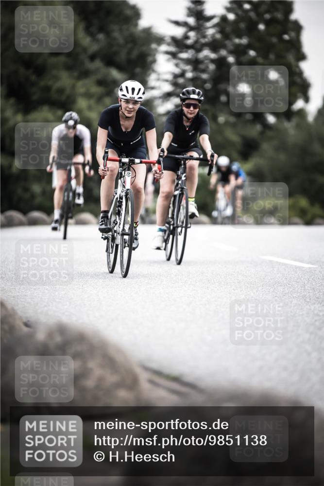 21.06.2026 - 29. Vierlanden-Triathlon H.Heesch http://msf.ph/oto/9851138 21.06.2026 10:28:27 Radfahren 4, 51, 55, 61, 78, 106, 197, 481, 561, 567, 574, 582, 590, 592, 606, 608, 616 meine-sportfotos.de