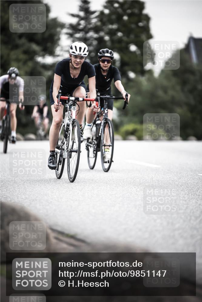 21.06.2026 - 29. Vierlanden-Triathlon H.Heesch http://msf.ph/oto/9851147 21.06.2026 10:28:27 Radfahren 4, 51, 55, 61, 78, 106, 197, 481, 561, 567, 574, 582, 590, 592, 606, 608, 616 meine-sportfotos.de