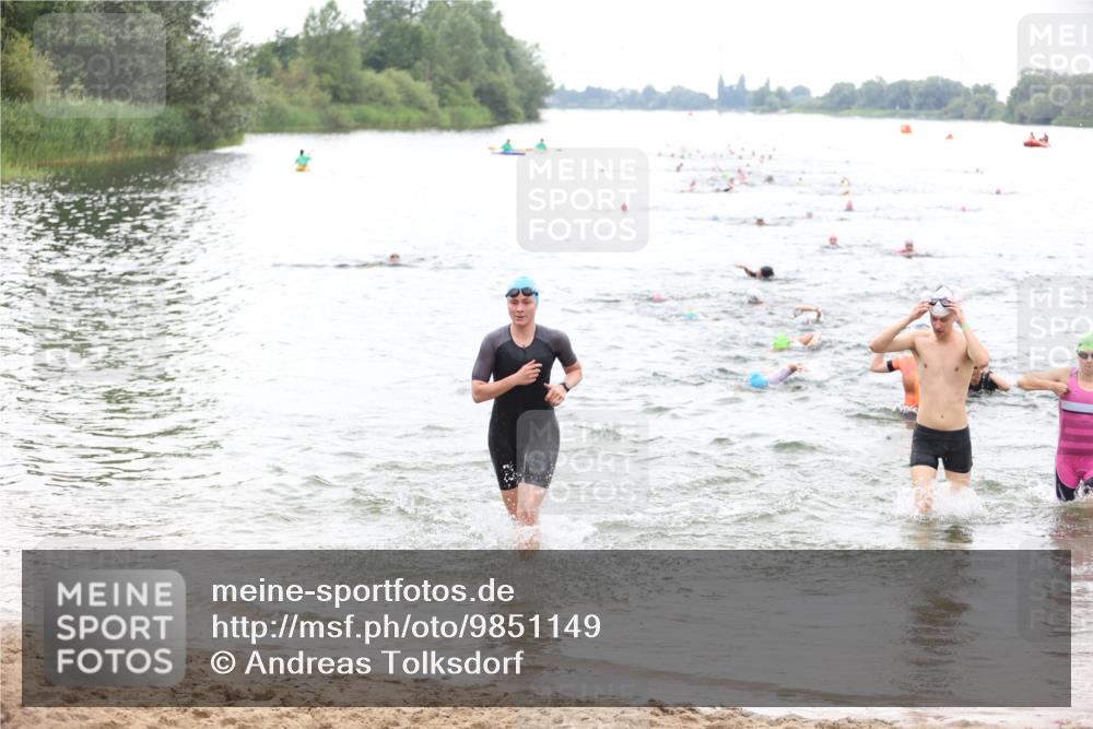 21.06.2026 - 29. Vierlanden-Triathlon Andreas Tolksdorf http://msf.ph/oto/9851149 21.06.2026 10:17:05 Schwimmen 386, 480, 488, 515, 521, 533, 591, 625 meine-sportfotos.de