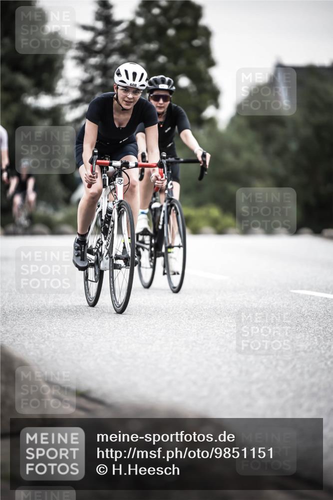 21.06.2026 - 29. Vierlanden-Triathlon H.Heesch http://msf.ph/oto/9851151 21.06.2026 10:28:27 Radfahren 4, 51, 55, 61, 78, 106, 197, 481, 561, 567, 574, 582, 590, 592, 606, 608, 616 meine-sportfotos.de