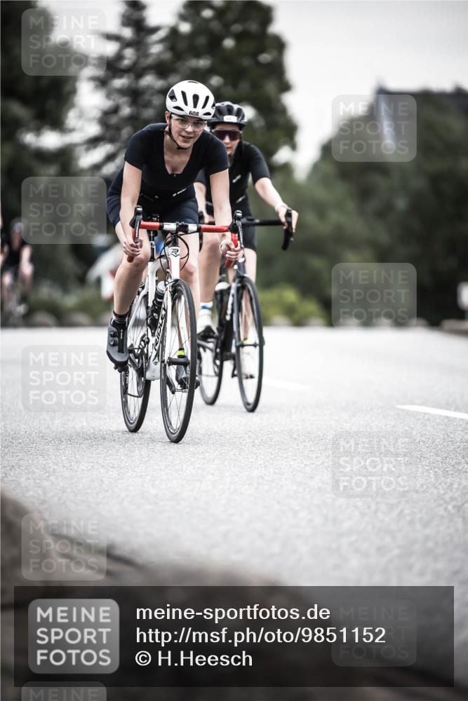 21.06.2026 - 29. Vierlanden-Triathlon H.Heesch http://msf.ph/oto/9851152 21.06.2026 10:28:28 Radfahren 4, 51, 55, 61, 78, 99, 106, 197, 481, 561, 567, 574, 582, 590, 592, 606, 608, 616 meine-sportfotos.de