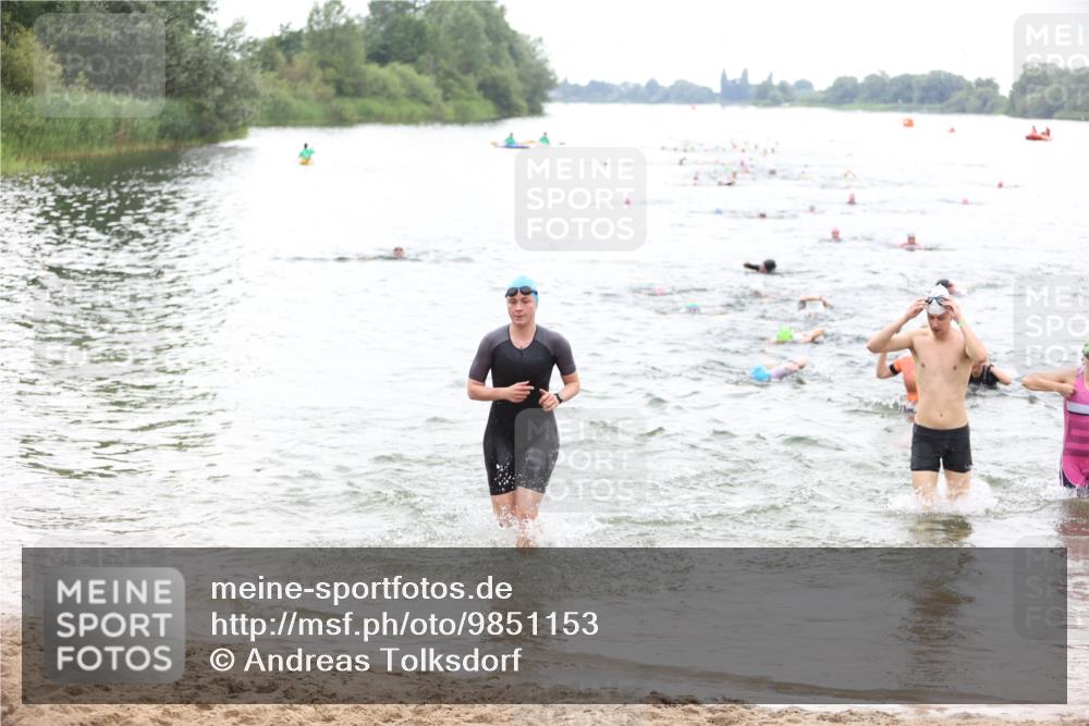 21.06.2026 - 29. Vierlanden-Triathlon Andreas Tolksdorf http://msf.ph/oto/9851153 21.06.2026 10:17:06 Schwimmen 386, 480, 488, 515, 521, 533, 591, 625 meine-sportfotos.de