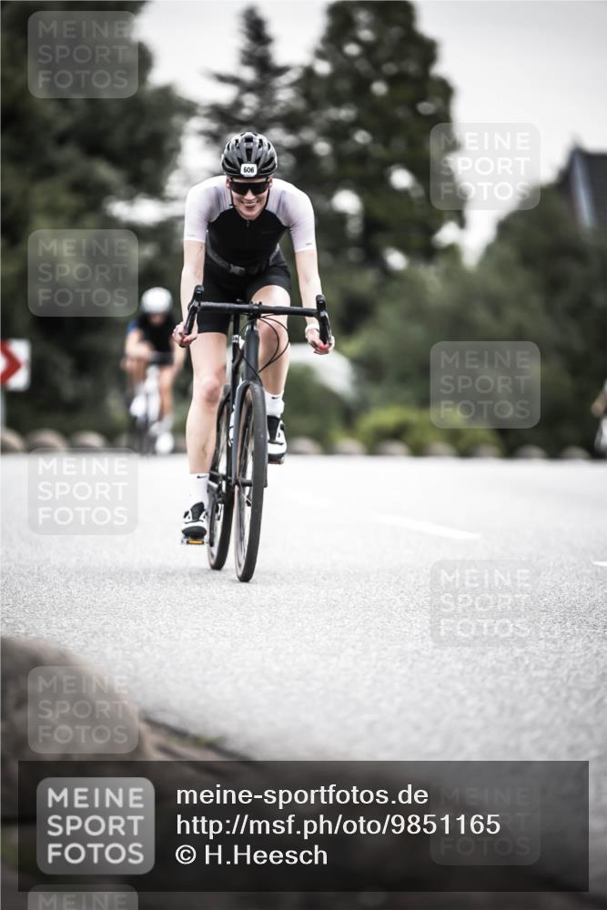 21.06.2026 - 29. Vierlanden-Triathlon H.Heesch http://msf.ph/oto/9851165 21.06.2026 10:28:29 Radfahren 4, 51, 55, 61, 78, 99, 106, 197, 387, 481, 535, 561, 574, 582, 592, 606, 608, 616 meine-sportfotos.de