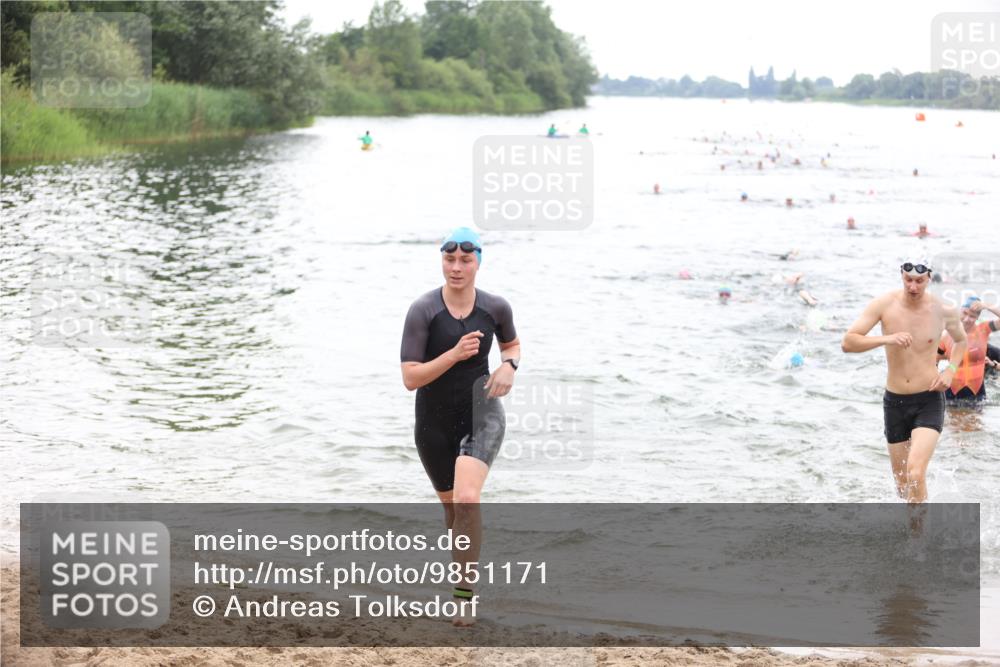 21.06.2026 - 29. Vierlanden-Triathlon Andreas Tolksdorf http://msf.ph/oto/9851171 21.06.2026 10:17:07 Schwimmen 386, 480, 488, 521, 533, 591, 602, 625 meine-sportfotos.de
