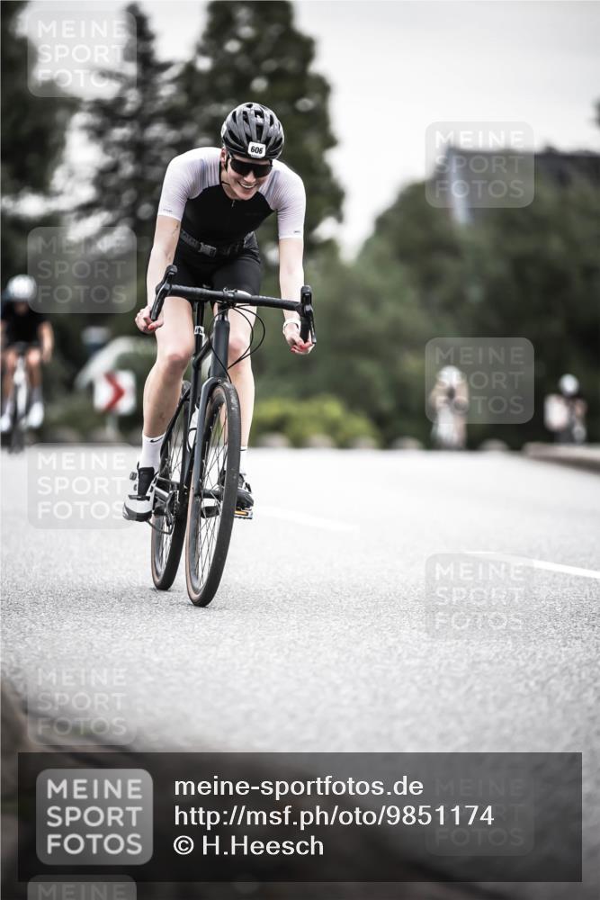 21.06.2026 - 29. Vierlanden-Triathlon H.Heesch http://msf.ph/oto/9851174 21.06.2026 10:28:29 Radfahren 4, 51, 55, 61, 78, 99, 106, 197, 387, 481, 535, 561, 574, 582, 592, 606, 608, 616 meine-sportfotos.de