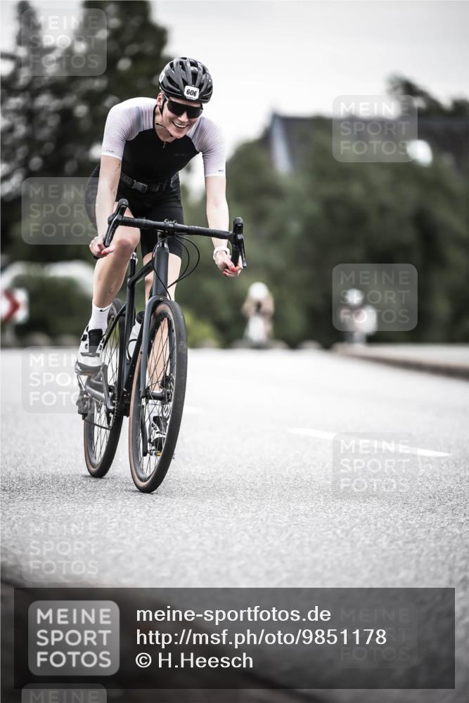 21.06.2026 - 29. Vierlanden-Triathlon H.Heesch http://msf.ph/oto/9851178 21.06.2026 10:28:29 Radfahren 4, 51, 55, 61, 78, 99, 106, 197, 387, 481, 535, 561, 574, 582, 592, 606, 608, 616 meine-sportfotos.de