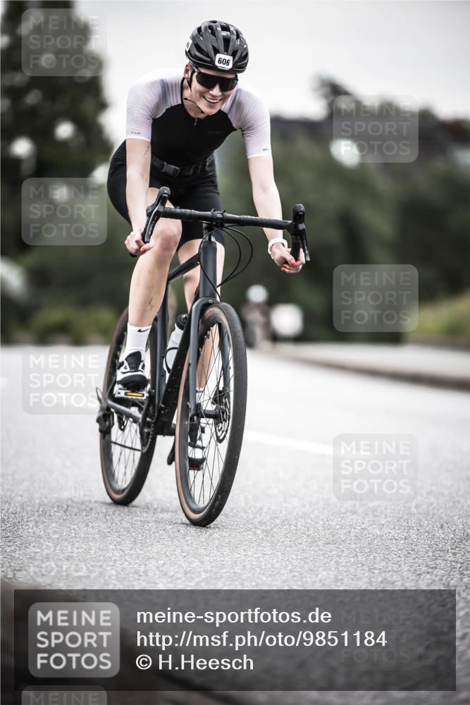 21.06.2026 - 29. Vierlanden-Triathlon H.Heesch http://msf.ph/oto/9851184 21.06.2026 10:28:29 Radfahren 4, 51, 55, 61, 78, 99, 106, 197, 387, 481, 535, 561, 574, 582, 592, 606, 608, 616 meine-sportfotos.de
