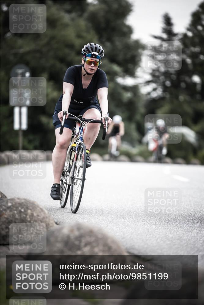 21.06.2026 - 29. Vierlanden-Triathlon H.Heesch http://msf.ph/oto/9851199 21.06.2026 10:28:33 Radfahren 51, 55, 61, 78, 99, 106, 197, 367, 387, 390, 511, 535, 561, 592, 606, 616 meine-sportfotos.de