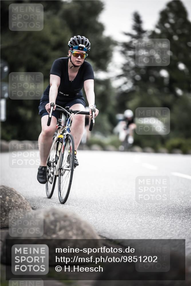 21.06.2026 - 29. Vierlanden-Triathlon H.Heesch http://msf.ph/oto/9851202 21.06.2026 10:28:33 Radfahren 51, 55, 61, 78, 99, 106, 197, 367, 387, 390, 511, 535, 561, 592, 606, 616 meine-sportfotos.de