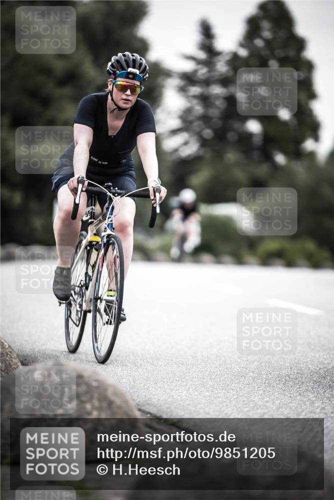 21.06.2026 - 29. Vierlanden-Triathlon H.Heesch http://msf.ph/oto/9851205 21.06.2026 10:28:33 Radfahren 51, 55, 61, 78, 99, 106, 197, 367, 387, 390, 511, 535, 561, 592, 606, 616 meine-sportfotos.de