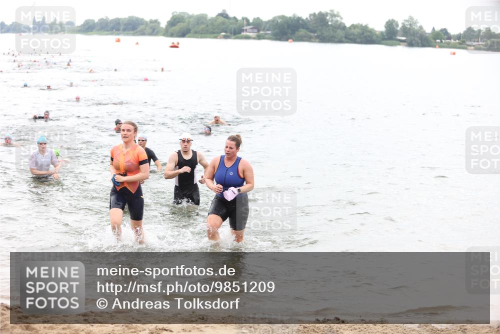 21.06.2026 - 29. Vierlanden-Triathlon Andreas Tolksdorf http://msf.ph/oto/9851209 21.06.2026 10:17:11 Schwimmen 386, 480, 488, 521, 530, 533, 574, 585, 591, 602, 625 meine-sportfotos.de