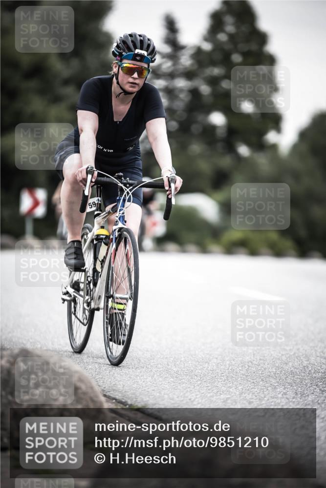 21.06.2026 - 29. Vierlanden-Triathlon H.Heesch http://msf.ph/oto/9851210 21.06.2026 10:28:33 Radfahren 51, 55, 61, 78, 99, 106, 197, 367, 387, 390, 511, 535, 561, 592, 606, 616 meine-sportfotos.de