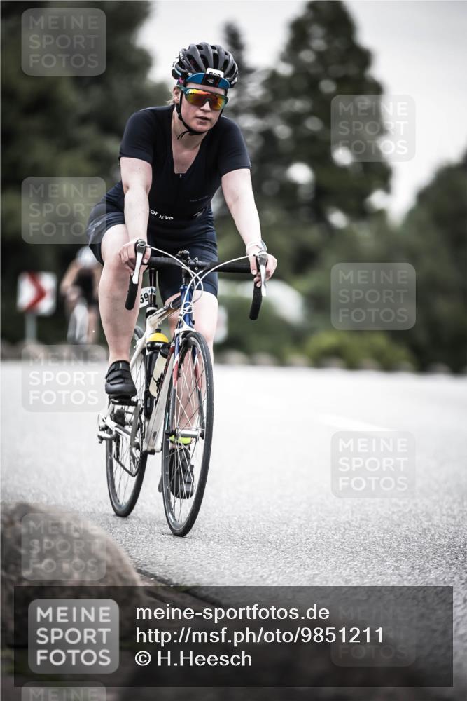 21.06.2026 - 29. Vierlanden-Triathlon H.Heesch http://msf.ph/oto/9851211 21.06.2026 10:28:33 Radfahren 51, 55, 61, 78, 99, 106, 197, 367, 387, 390, 511, 535, 561, 592, 606, 616 meine-sportfotos.de