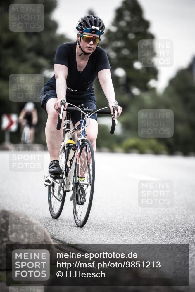 21.06.2026 - 29. Vierlanden-Triathlon H.Heesch http://msf.ph/oto/9851213 21.06.2026 10:28:33 Radfahren 51, 55, 61, 78, 99, 106, 197, 367, 387, 390, 511, 535, 561, 592, 606, 616 meine-sportfotos.de
