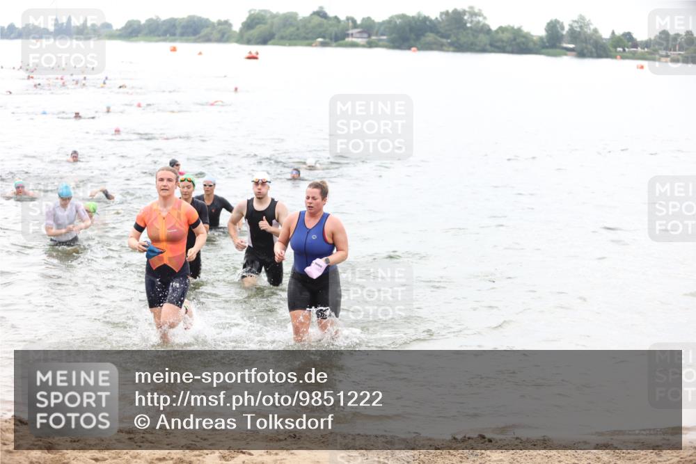 21.06.2026 - 29. Vierlanden-Triathlon Andreas Tolksdorf http://msf.ph/oto/9851222 21.06.2026 10:17:11 Schwimmen 386, 480, 488, 521, 530, 533, 574, 585, 591, 602, 625 meine-sportfotos.de