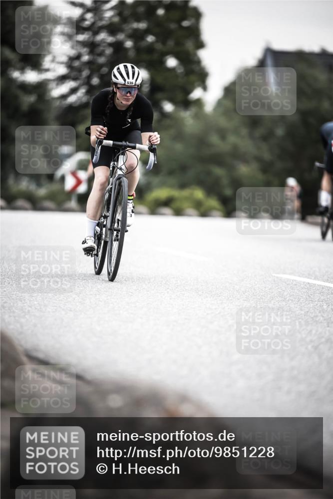 21.06.2026 - 29. Vierlanden-Triathlon H.Heesch http://msf.ph/oto/9851228 21.06.2026 10:28:36 Radfahren 99, 106, 367, 387, 390, 508, 511, 535, 561, 592, 616 meine-sportfotos.de