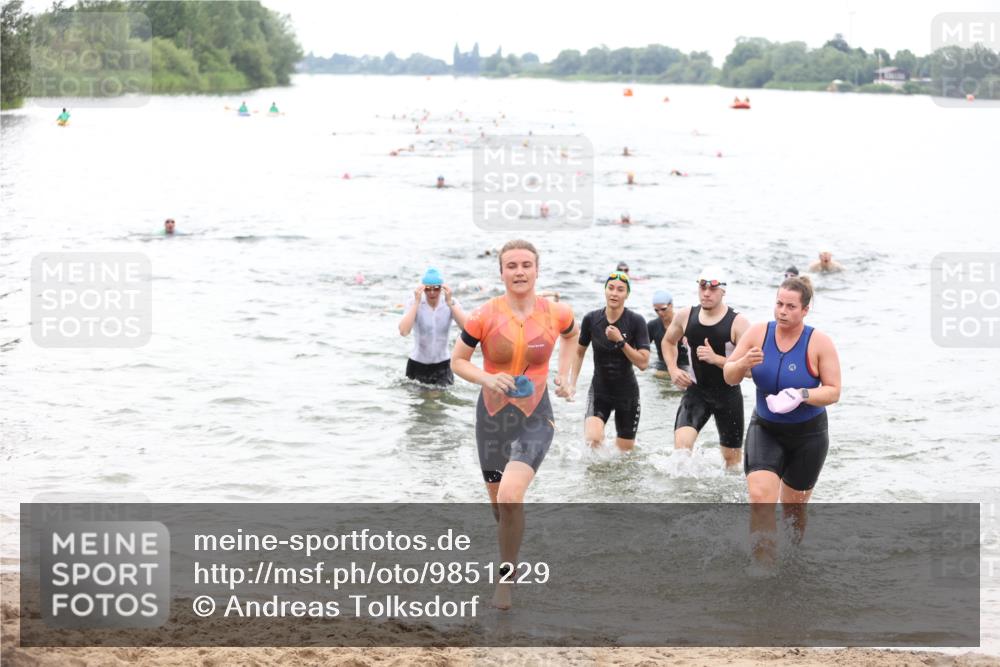 21.06.2026 - 29. Vierlanden-Triathlon Andreas Tolksdorf http://msf.ph/oto/9851229 21.06.2026 10:17:12 Schwimmen 386, 488, 521, 530, 533, 574, 585, 591, 602, 625 meine-sportfotos.de