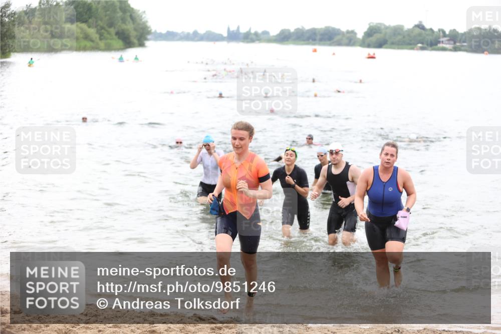 21.06.2026 - 29. Vierlanden-Triathlon Andreas Tolksdorf http://msf.ph/oto/9851246 21.06.2026 10:17:12 Schwimmen 386, 488, 521, 530, 533, 574, 585, 591, 602, 625 meine-sportfotos.de