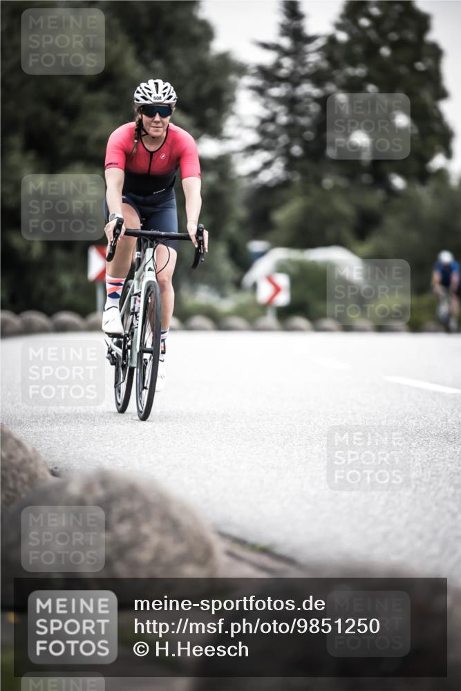 21.06.2026 - 29. Vierlanden-Triathlon H.Heesch http://msf.ph/oto/9851250 21.06.2026 10:28:42 Radfahren 390, 508, 583, 619 meine-sportfotos.de
